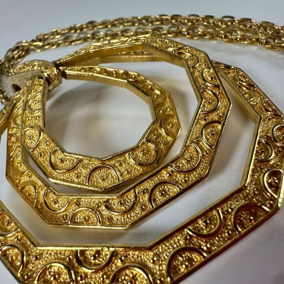 Vintage Necklace Trifari Pendant Interlocking Chain - Picture 2 of 8